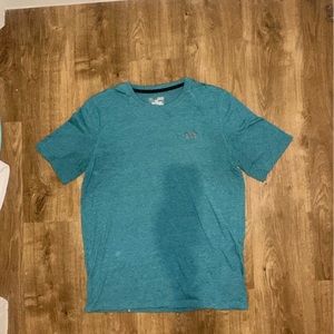 Men’s medium under armour t shirt
